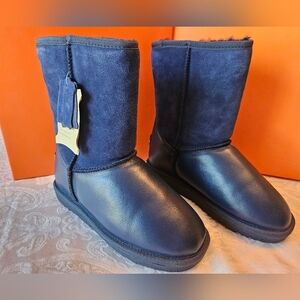 Auabp Women's Australian Sheepskin Winter Boots in Navy Blue, New In Box, Size 5